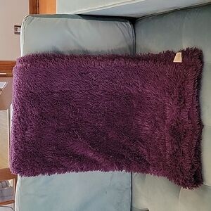 𝅺domain purple 💜 blanket. 66 x 48.  Shag. Nice and soft.